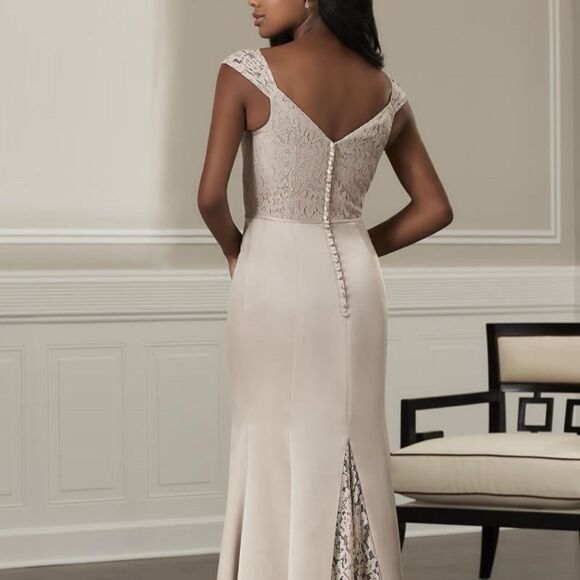 NWT Christina Wu Celebrations Formal Lace and Satin Maxi dress Sz 8 - Picture 4 of 10